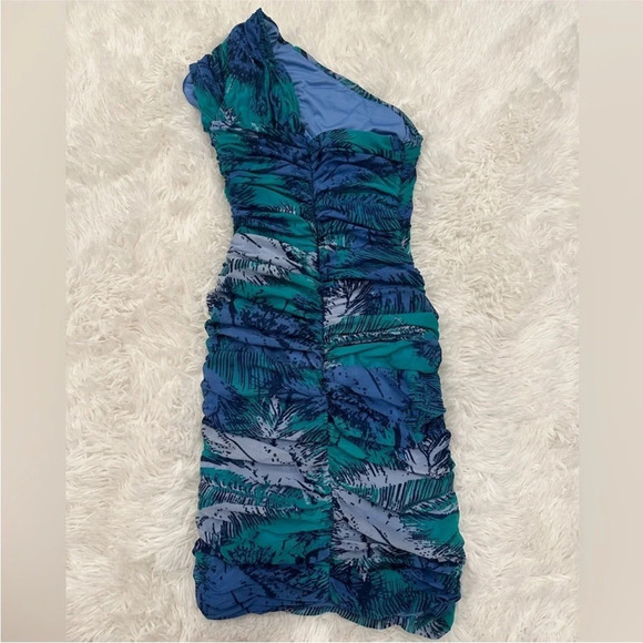 BCBGMaxAzria - ‘Mia’ Emerald  com one shoulder stretchy ruched dress - Picture 4 of 6